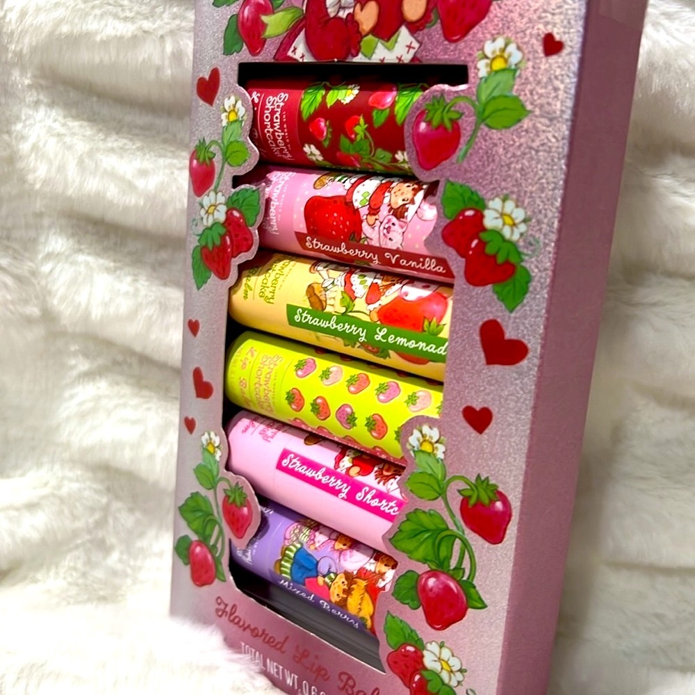 PRICE IS FIRM - Strawberry Shortcake 6 Piece Lip Balm Collection Set - Picture 3 of 3